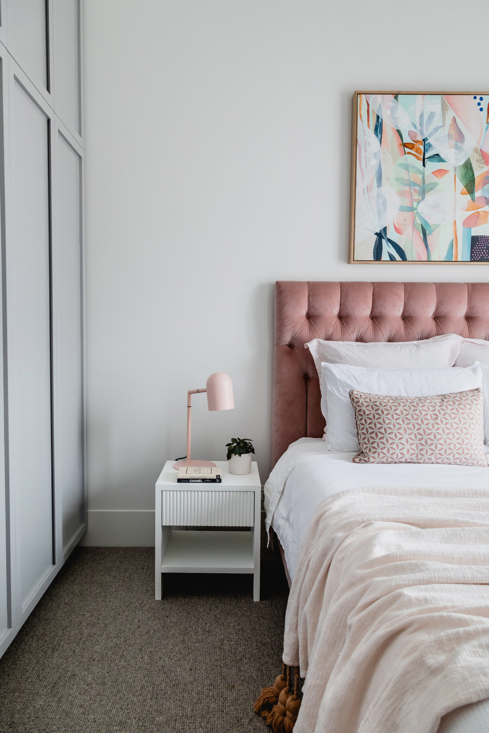 girls pink bedroom