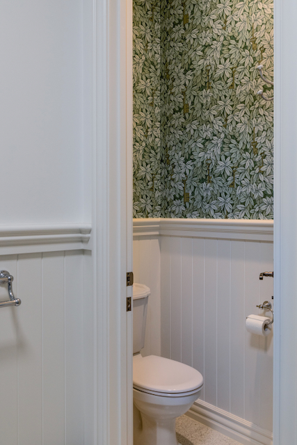 Patterned wallpaper in a W.C.