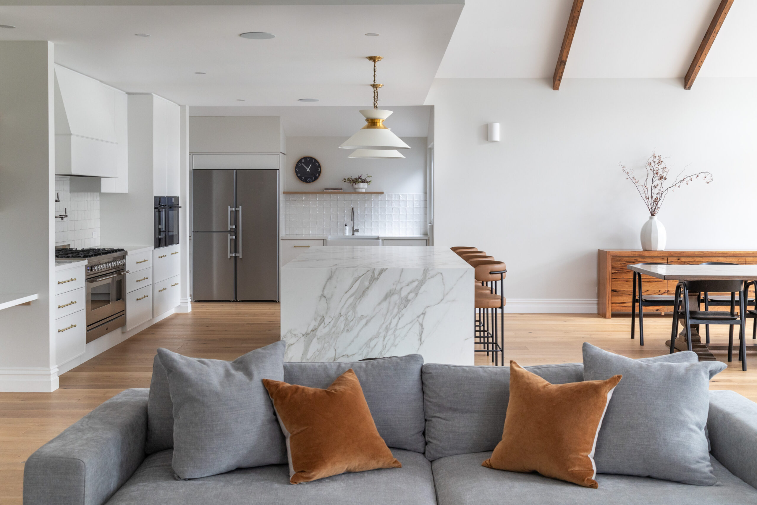 A blend of Hamptons elegance with Modern Farmhouse charm